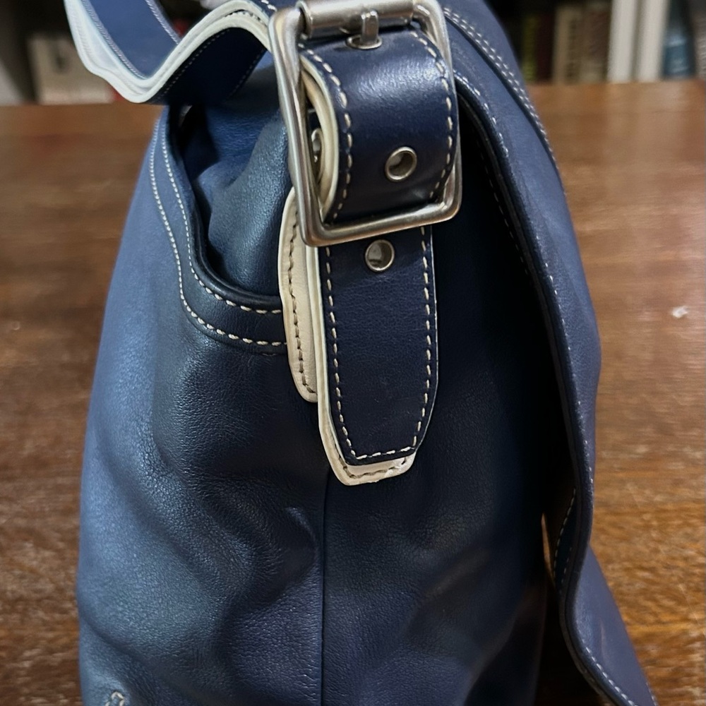 Coach Navy Leather Shoulder bag #9570 Beautiful - Picture 4 of 9